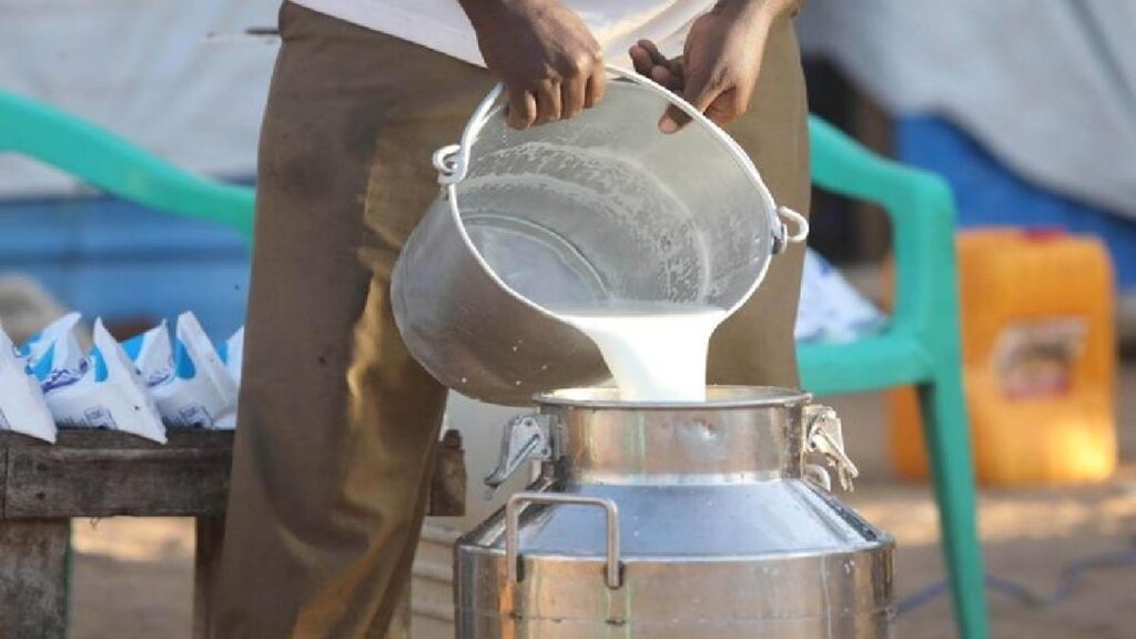 ஆந்திராவில் கலப்பட பால் குடித்ததில் 4 பேர் உயிரிழப்பு