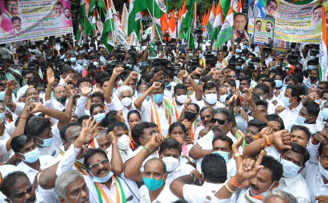 காங்கிரஸ் கட்சியினர் போராட்டம்