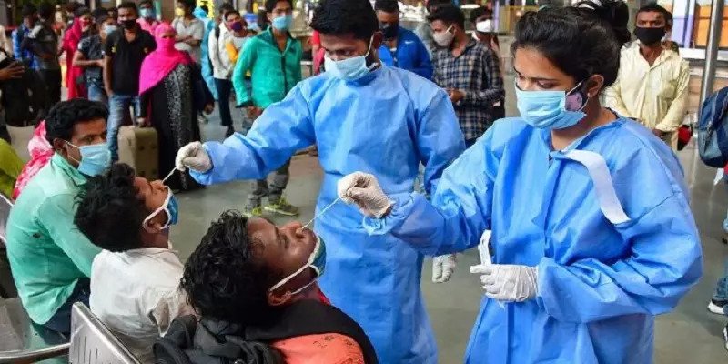 தமிழகத்தில் மீண்டும் ஆயிரத்தை கடந்த கொரோனா பாதிப்பு – சென்னையில் பாதி !