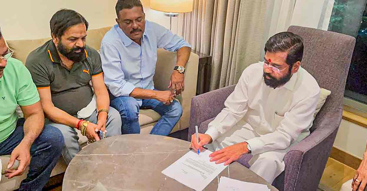 அதிருப்தி எம்எல்ஏக்கள்