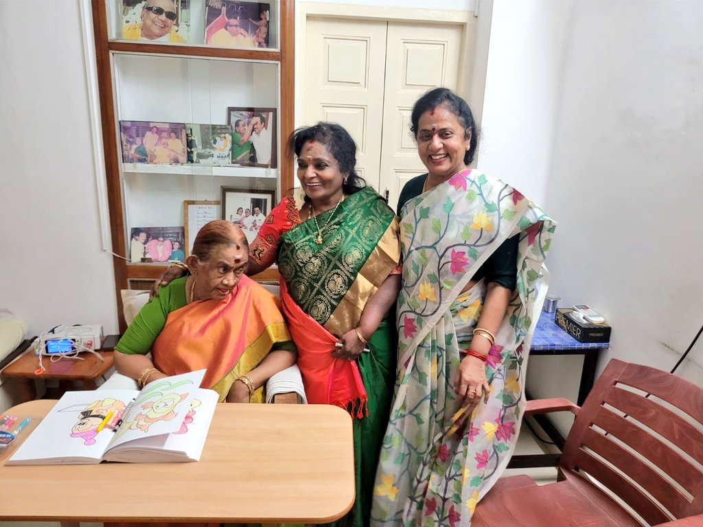 தமிழக முதல்வரின் தாயார் தயாளு அம்மாளை சந்தித்த ஆளுநர் !