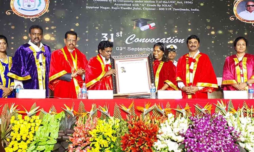 பிரபல இசையமைப்பாளருக்கு கவுரவ டாக்டர் பட்டம் !
