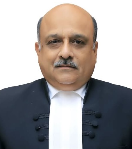 சென்னை உயர் நீதிமன்ற புதிய தலைமை நீதிபதி சுஷ்ருத் அரவிந்த் தர்மாதிகாரி