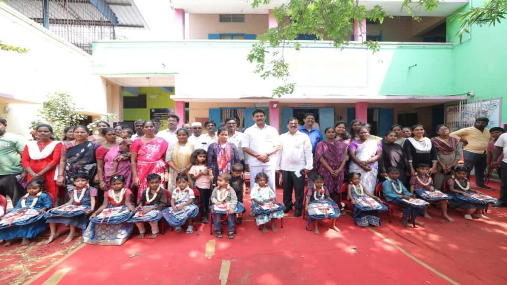 அரசு பள்ளிகளில் தொடங்கியது மாணவர் சேர்க்கை